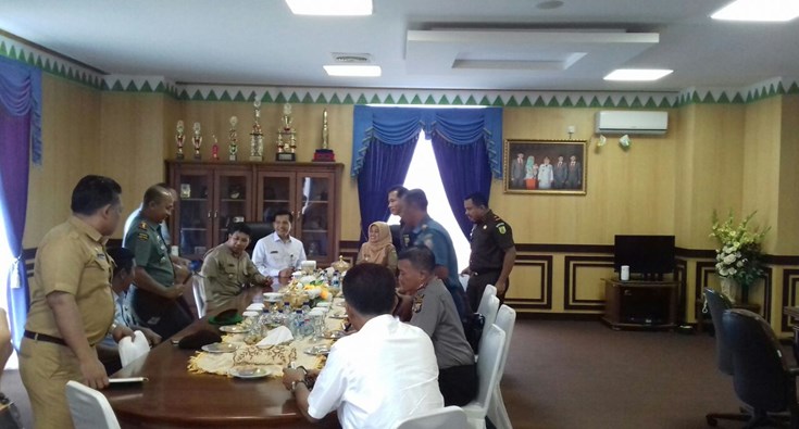Read more about the article Menkopolhukam Meninjau Kelanjutan Pembangunan Natuna