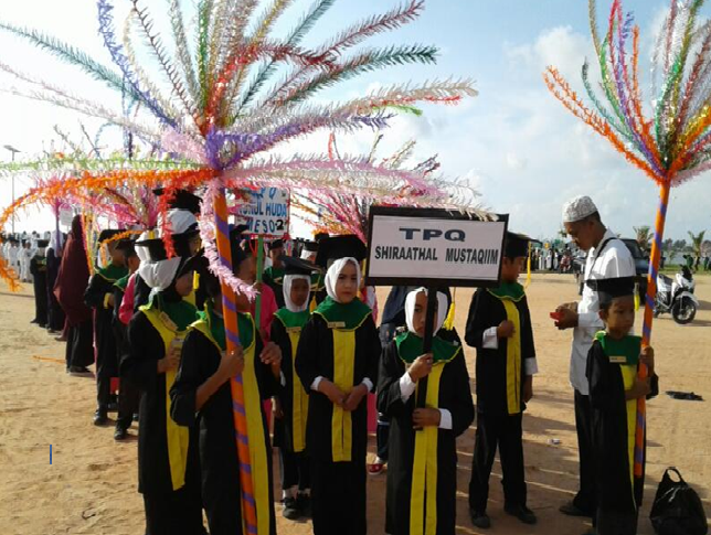 You are currently viewing WAKIL BUPATI NATUNA MEWISUDA SANTRI TPQ