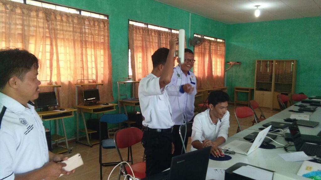 You are currently viewing MAN 1 Ranai Manfaatkan Jaringan Internet PRB untuk UNBK