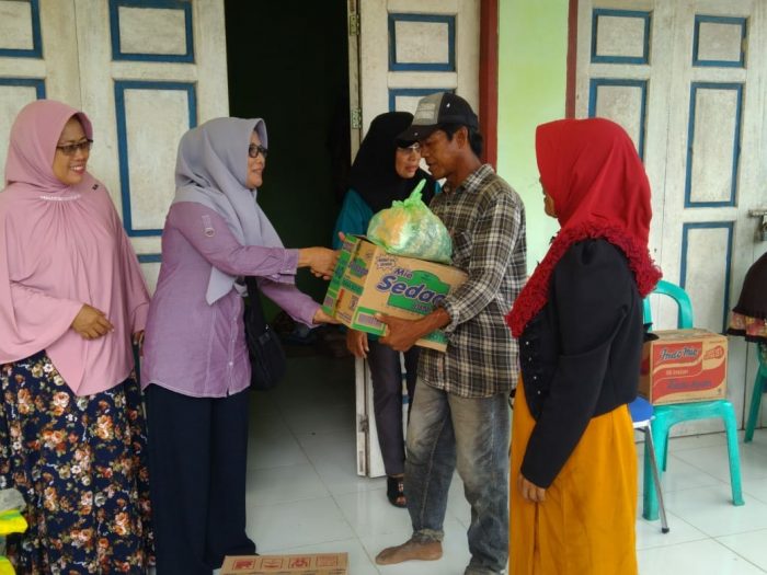 Read more about the article Rumah Ludes Terbakar, KIM dan Karang Taruna Desa Ceruk Menggalang Dana