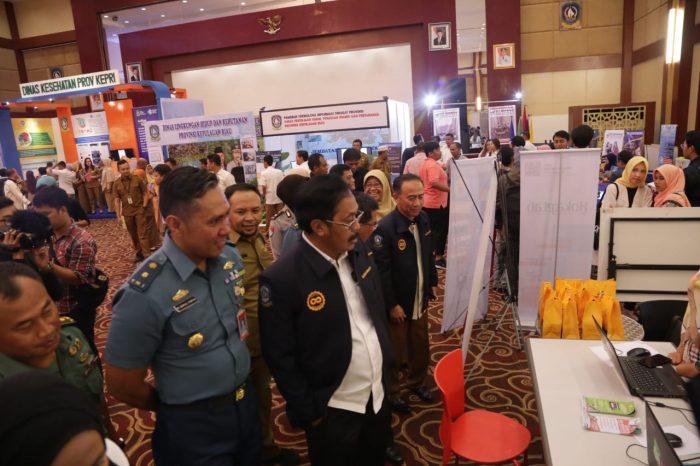 Read more about the article Teleconference Dengan Diskominfo Natuna, Gubernur Berpesan Kerja Baik-baik