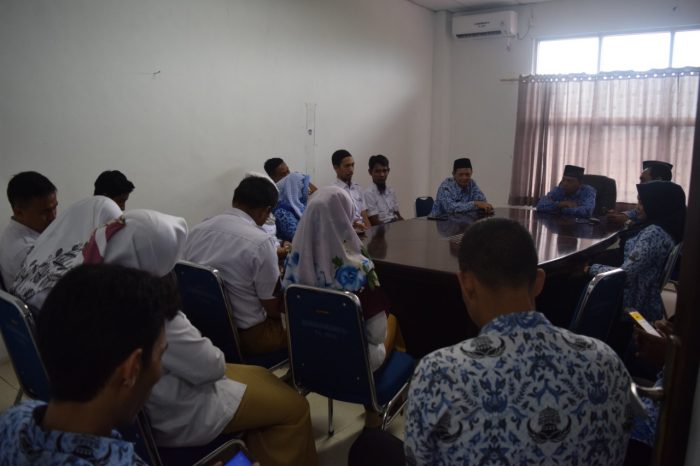Read more about the article Tingkatkan Kedisiplinan, Kadis Kominfo Gelar Rapat Staf