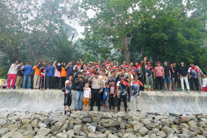 Read more about the article Kadis kominfo Natuna Hadiri Gotong Royong PJN Di Kelurahan Sedanau