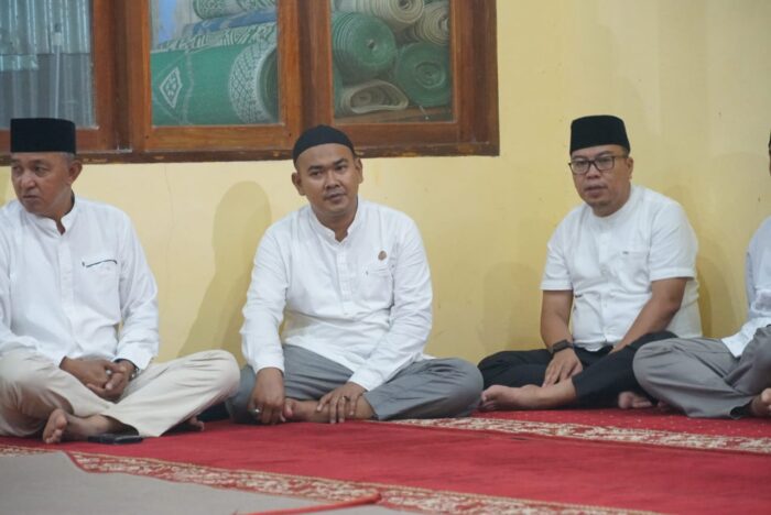Read more about the article Kepala Diskominfo Natuna Dampingi Bupati Natuna Dalam Acara Safari Subuh di Mesjid Al Mujahiddin Serasan