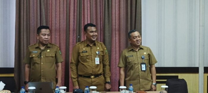 Read more about the article Kadis Diskominfo Menghadiri Rakor Terkait Program Pemberantasan Korupsi Pemerintah Daerah