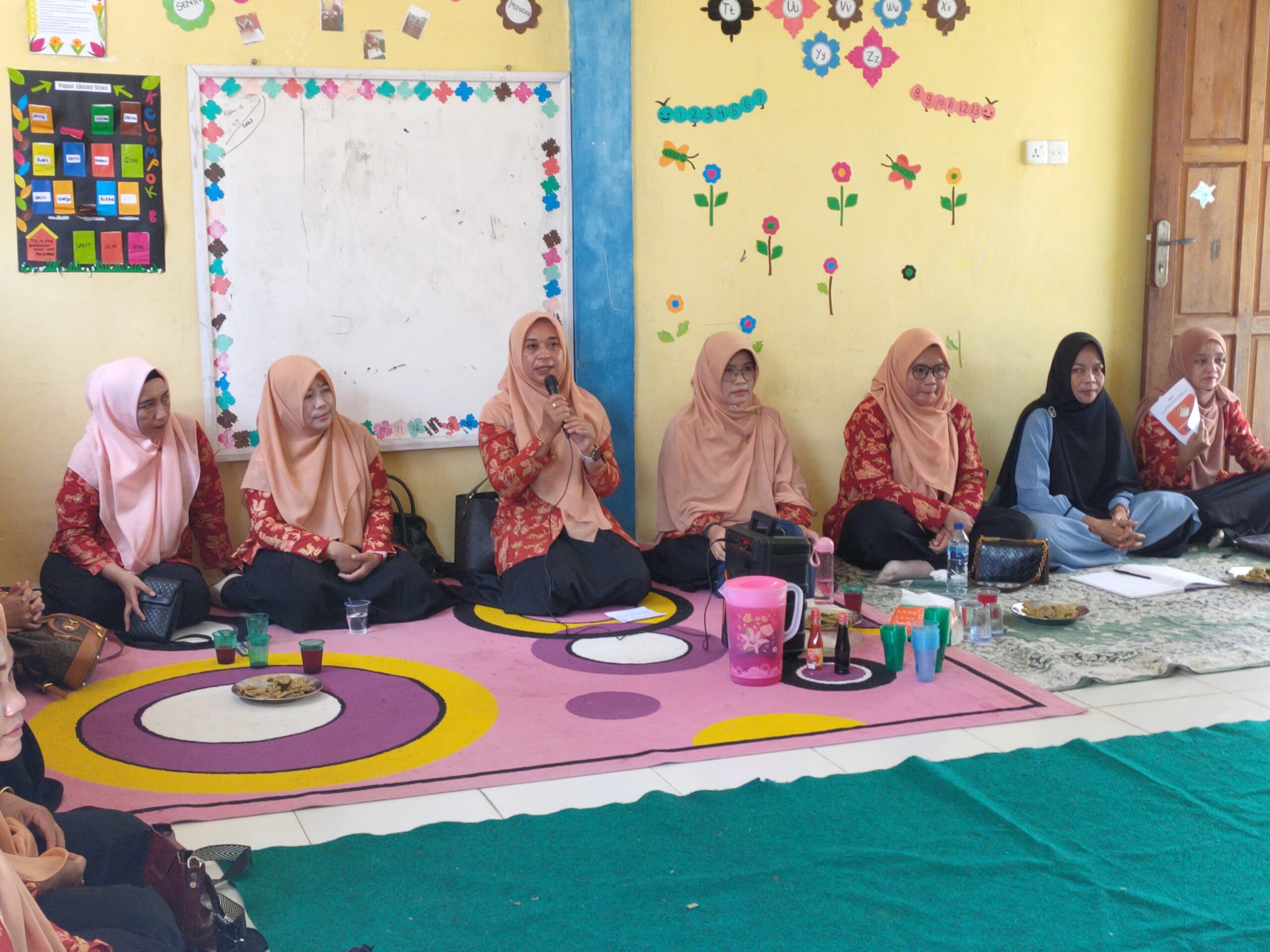 You are currently viewing Kunjungi TK Bhakti Lestari Pengadah, Ibu-Ibu DWP Diskominfo dan BPKPD Lakukan Sosialisasi Pentingnya Menjaga Kesehatan Gigi