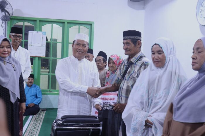 Read more about the article Hadiri Safari Ramadhan ke Kecamatan Bunguran Timur, Kadis Diskominfo Natuna Partisipasi Dalam Penyerahan Bantuan Sosial Kepada Masyarakat