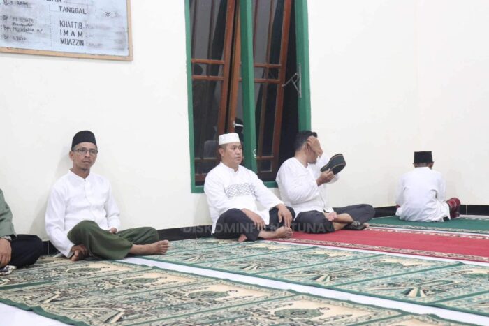Read more about the article Plt. Kepala Dinas Diskominfo Natuna Turut Hadiri Acara Safari Ramadhan 1445 H di Desa Batubi Jaya