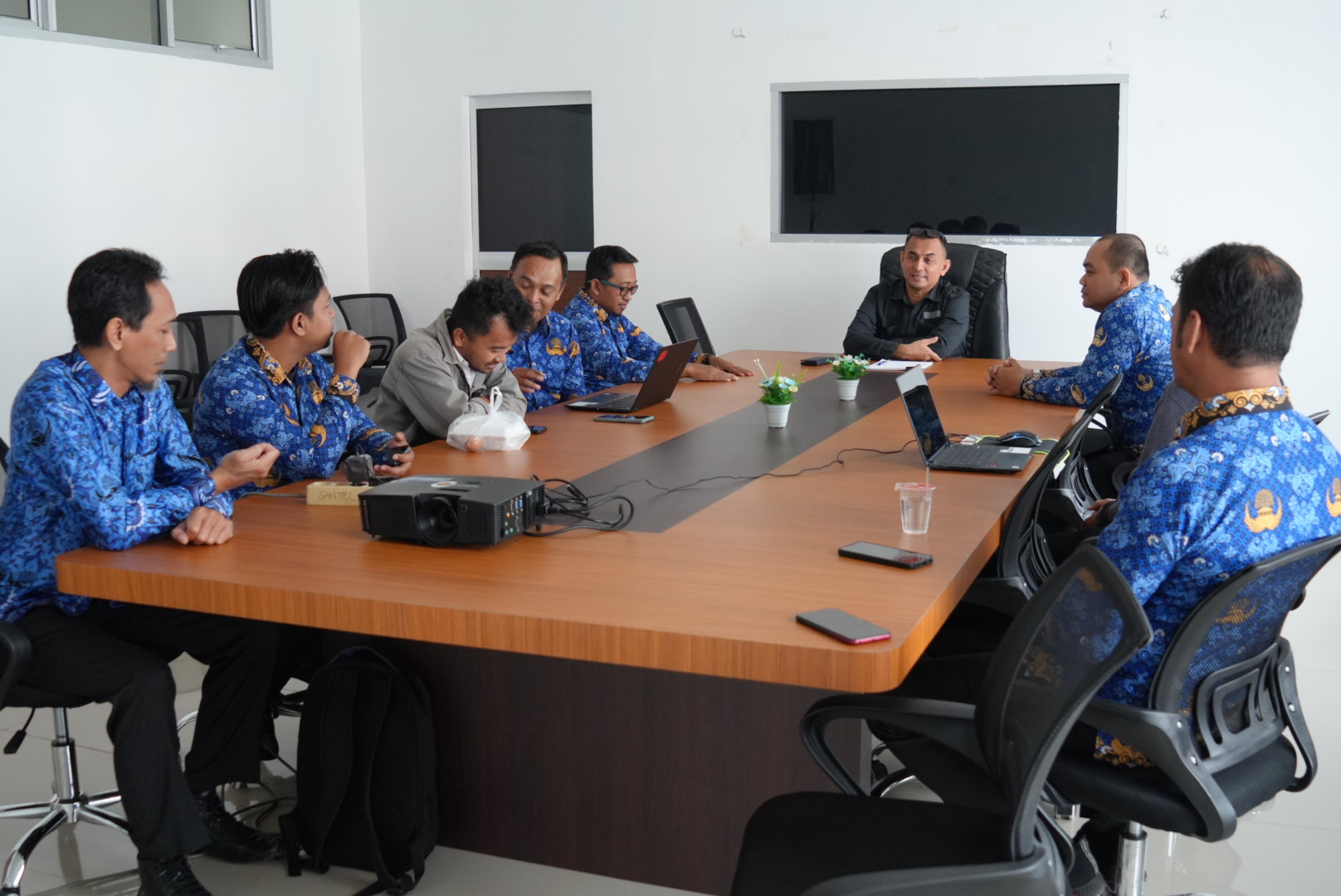 You are currently viewing Rapat Kerja dan Evaluasi Bidang Pengelolaan Informasi dan Komunikasi Publik