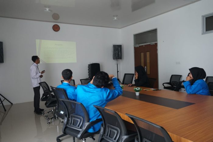 Read more about the article Belajar Jurnalistik, Siswa Magang Dapat Pembekalan di Diskominfo Natuna