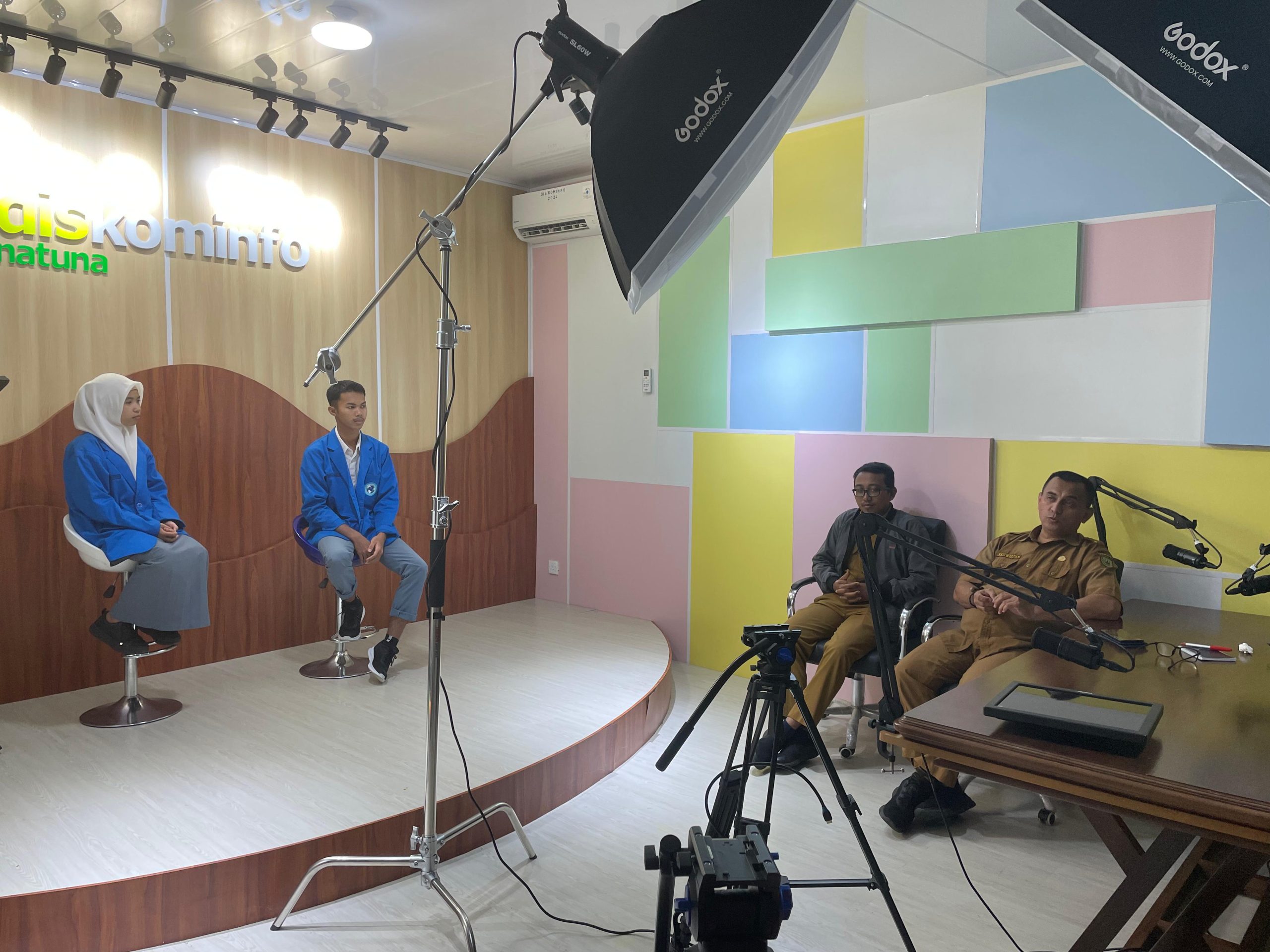 You are currently viewing Bidang PIKP Diskominfo Natuna Gelar Evaluasi, Siswa Magang Diuji Keterampilan Publikasi