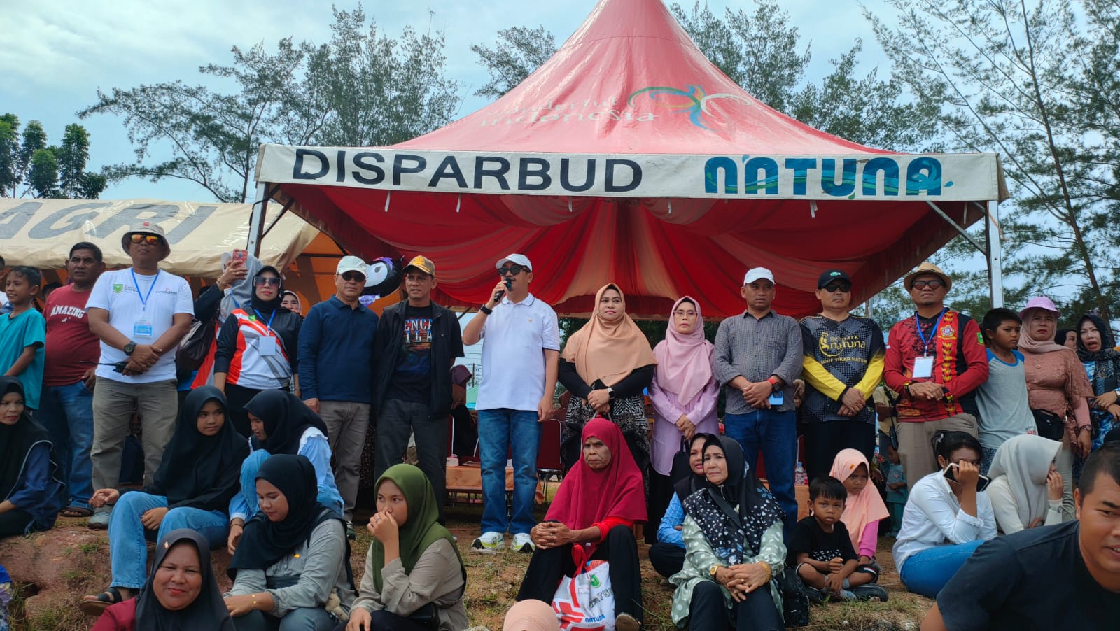 You are currently viewing Kadis Kominfo Natuna Hadir Berikan Dukungan pada Lomba Panjat Pinang HUT ke-26 Kabupaten Natuna