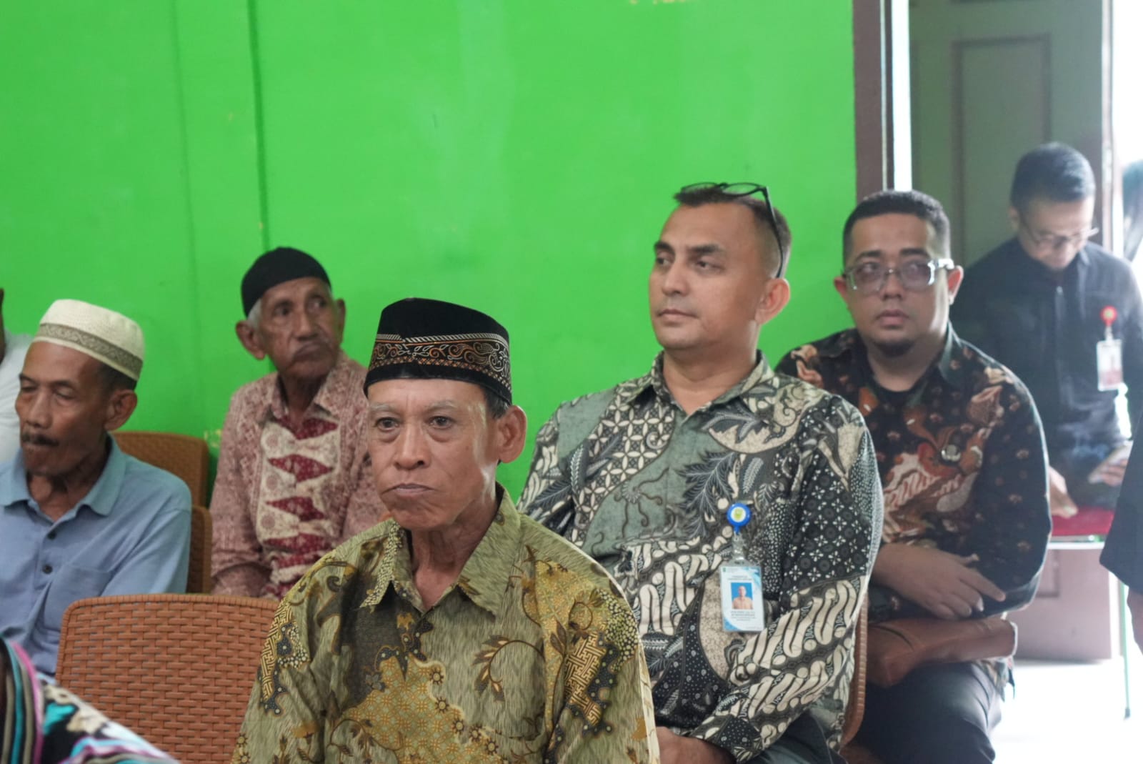 You are currently viewing Kabid PIKP Hadiri Acara Pelantikan dan Pengukuhan Perpanjangan Masa Jabatan Kades Cemaga